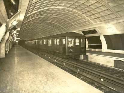 La estación de Rocafort de la línea 1 del metro de Barcelona, antes de su remodelación en 1988.