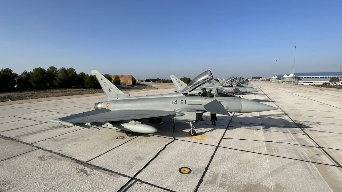 España, dispuesta a aportar dos cazas y un avión cisterna a la defensa de la OTAN contra los drones rusos