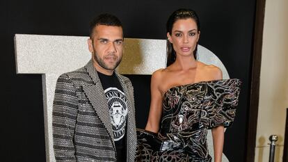 Dani Alves y Joana Sanz en un evento de Balmain celebrado en Sao Paulo, en Brasil, en 2019.