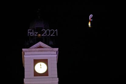 El 31 de diciembre de 2020, durante las campanadas, un dron logró colarse en la Puerta del Sol y burlar la seguridad del perímetro.