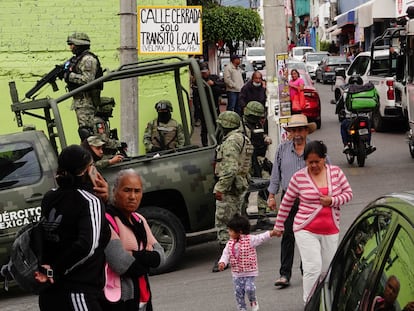 Militares durante un recorrido por las calles de Naucalpan, Estado de México, el 27 de septiembre 2022.