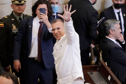 El nuevo presidente del Senado Roy Barreras, saluda durante la instalación del nuevo Congreso, en Bogotá, el 20 de julio de 2022.