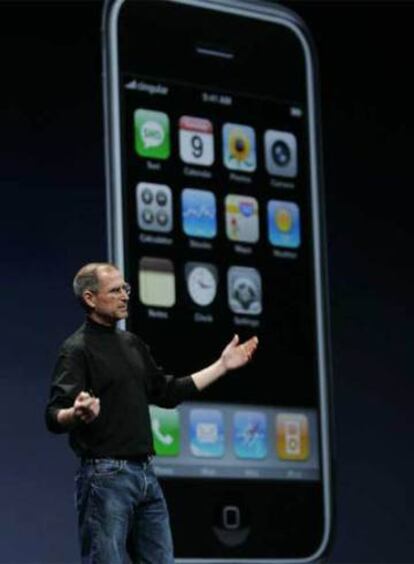 Steve Jobs durante la presentación del iPhone original.