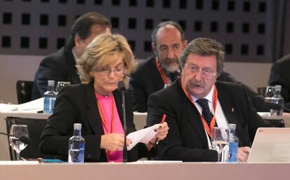 Juan Luis Larrea preside una asamblea de la Federación en julio.
