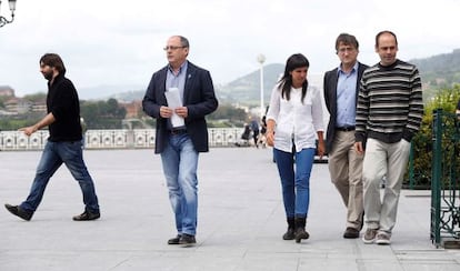 El alcalde donostiarra, Juan Karlos Izagirre, y los ediles de Bildu Naiara Sanpedro, Josu Ruiz y Jon Albizu.