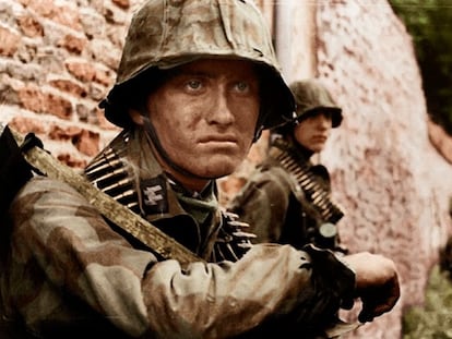 Soldados das Waffen-SS em campanha.