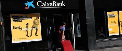 Imagen de una sucursal de CaixaBank en Barcelona.