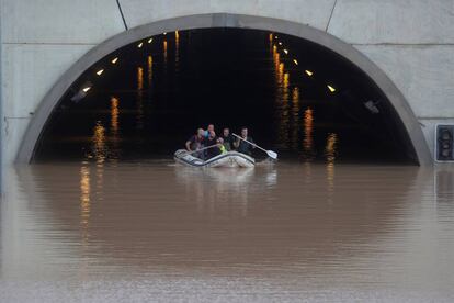 Emergency services inside a tunnel in Pilar de la Horada (Alicante).