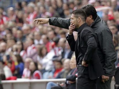 Simeone, con el Mono Burgos. 