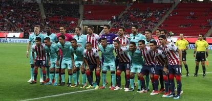 Los jugadores de Chivas y Santos Laguna se solidarizan con los futbolistas de segunda.