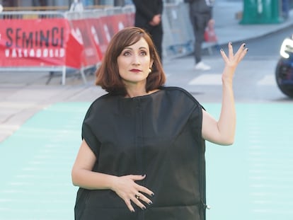 La humorista Ana Morgade posa a su llegada la gala inaugural de la 66ª Semana Internacional de Cine de Valladolid, la Seminici, el día 23.