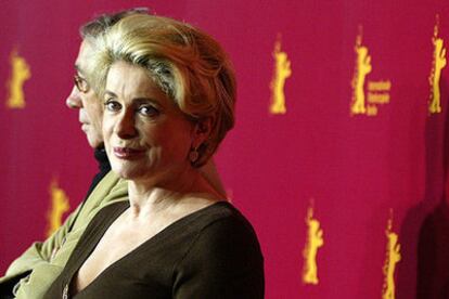 Catherine Deneuve, junto al director André Techiné, ayer en el Festival de Cine de Berlín.