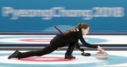 Anastasia Bryzgalova (Rússia) durante a semifinal de curling.