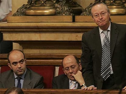De izquierda a derecha, Daniel Sirera, Josep Vendrell y Josep Piqué, en septiembre en el Parlament.