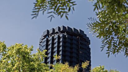 Detalle de la sede de CaixaBank en Barcelona.