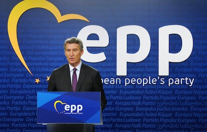 El presidente del PP, Alberto Núñez Feijóo, tras la reunión del Partido Popular Europeo, este jueves en Bruselas. 