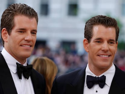 Tyler y Cameron Winklevoss, los gemelos que se hicieron famosos por la batalla legal que libraron con Mark Zuckerberg sobre la idea original de la red social Facebook, ahora inversores en bitcoin.