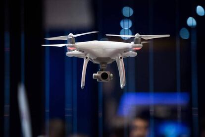 Un dron durante una demostración en el MWC, en Barcelona.