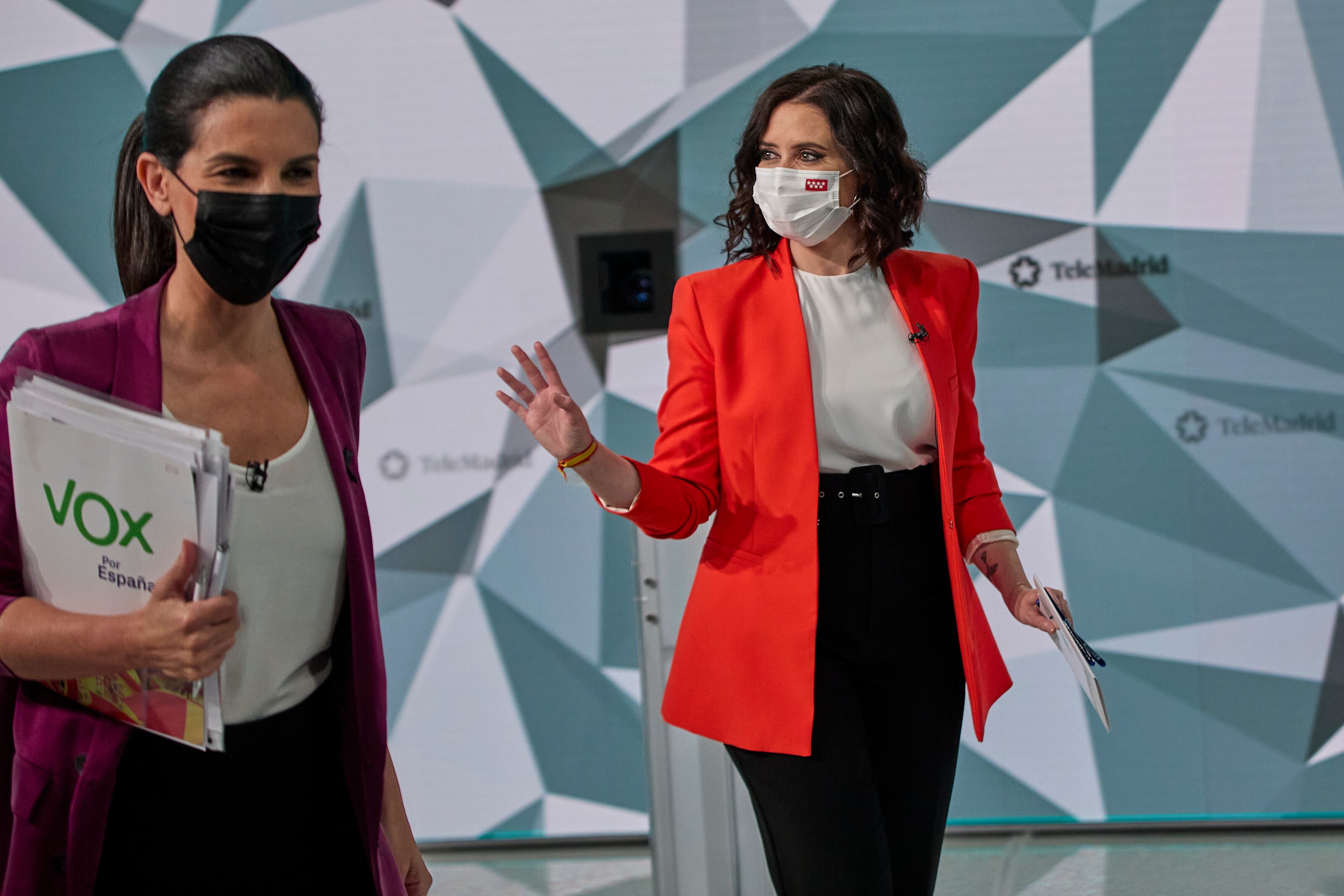 Rocío Monasterio (Vox) e Isabel Díaz Ayuso (PP) en el debate de Telemadrid.