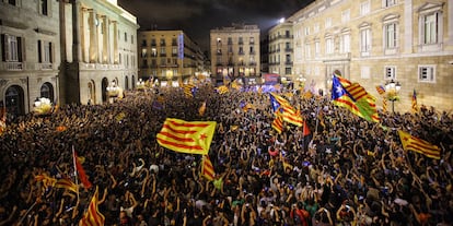 Concentració a la plaça Sant Jaume després de la declaració d'independència.