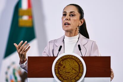 Claudia Sheinbaum habla durante la 'Mañanera del Pueblo' de este viernes en Palacio Nacional.