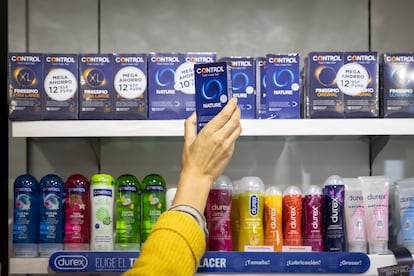 Preservativos en una farmacia de Barcelona.