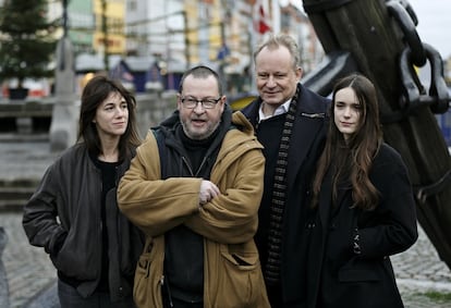 Charlotte Gainsbourg, Lars von Trier, Stellan Skarsgård y Stacy Martin, en la promoción de 'Nymphomaniac'.