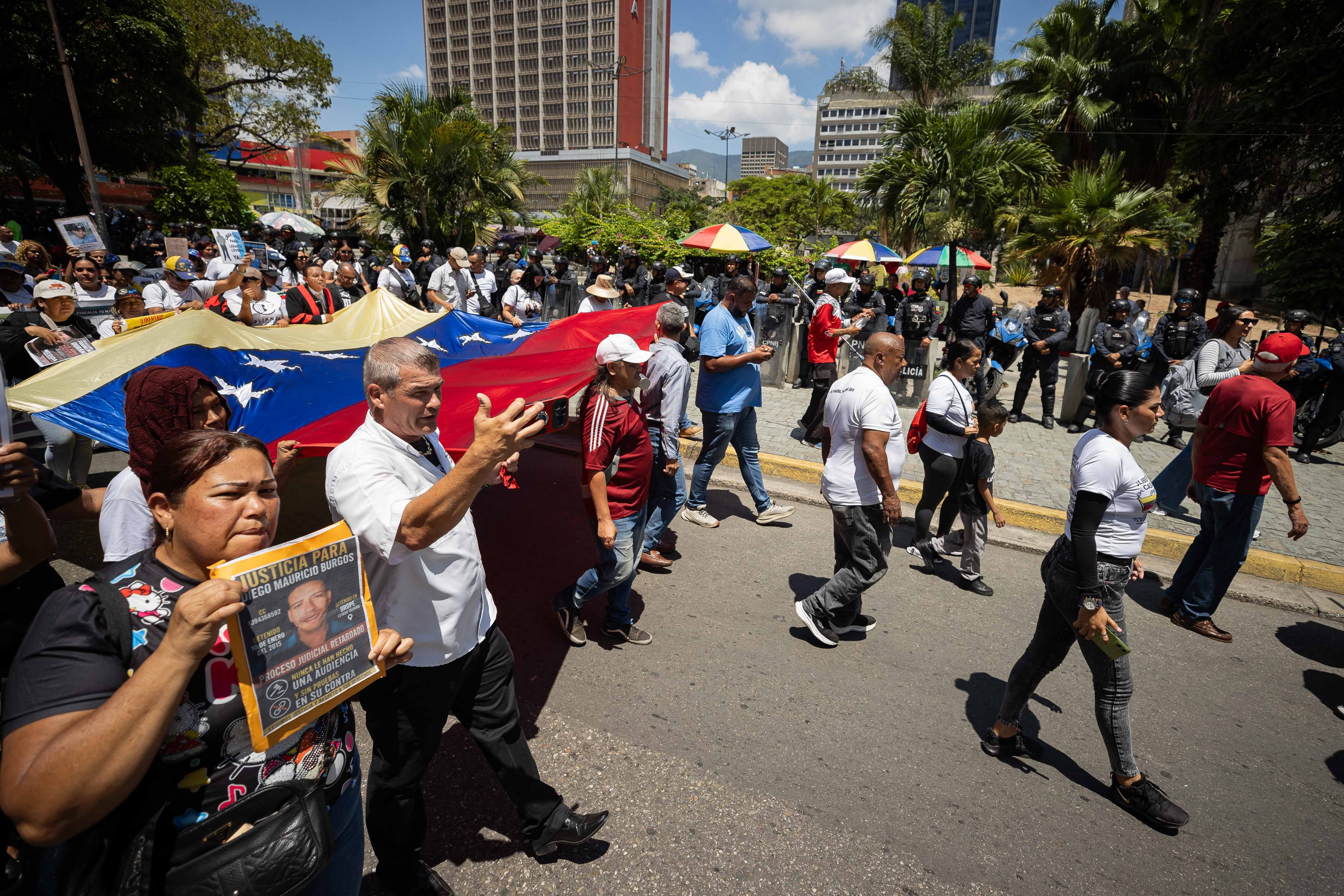Venezuela: caminar hacia la democracia con los ojos vendados