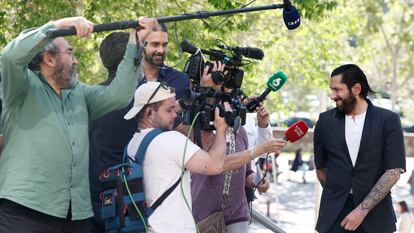 El bailaor Rafael Amargo realiza declaraciones a la prensa a su llegada a la Audiencia Provincial de Madrid, el pasado abril.