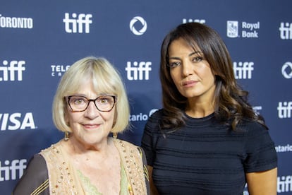 La actriz Carmen Maura y la directora Maryam Touzani en el Festival Internacional de Cine de Toronto, el 9 de septiembre de 2025.