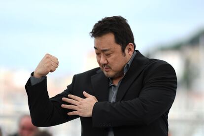 El actor surcoreano Ma Dong-Seok posa durante el photocall de la película 'The Gangster, the Cop, the Devil', este jueves en Cannes.