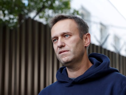 El opositor ruso Alexéi Navalni, tras ser liberado de un centro de detención en Moscú, en agosto de 2019.