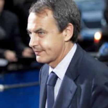 El presidente del Gobierno español, José Luis Rodríguez Zapatero, llega a una reunión extraordinaria en Bruselas