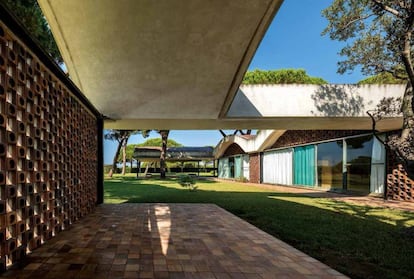 La Casa Gomis, en El Prat de Llobregat, una de las sedes de la bienal Manifesta.