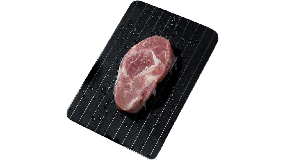 Esta bandeja de descongelación está hecha con aluminio.