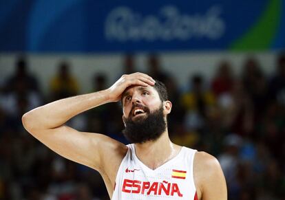 Nikola Mirotic, tras perder la pelota.