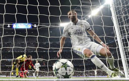 Benzema tras anotar el primer gol.