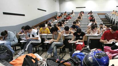 Examen de Lengua y Literatura castellana en las pruebas de selectividad de Cataluña.