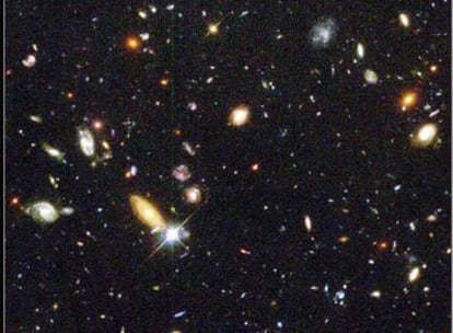 Fotografía del universo profundo tomada por el telescopio espacial <i>Hubble.</i>