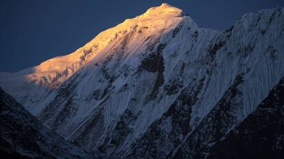 Un pico de la cordillera del Himalaya en Nepal.