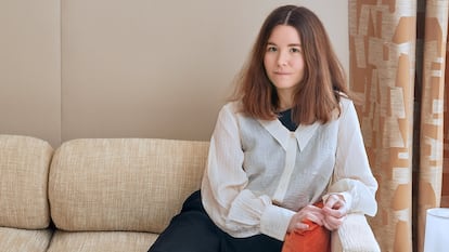 La escritora Johanna Hedman fotografiada en la librería Finestres, en Barcelona.