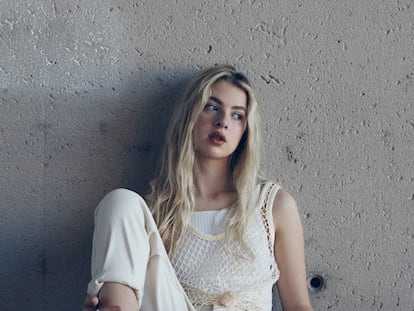 Anaïs Gallagher posa para ICON vestida de Pull & Bear, marca de la que es imagen.