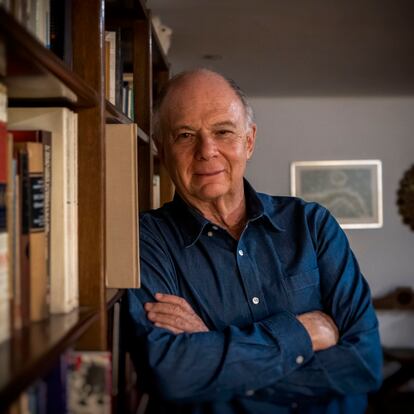 El historiador mexicano Enrique Krauze en su casa de Ciudad de México el día 22 de febrero de 2022.