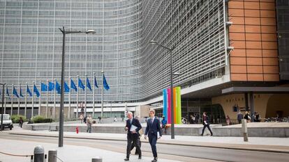 El jefe del equipo negociador de la UE, Michel Barnier, a las puertas de la Comisión Europea / AFP PHOTO / Aurore Belot