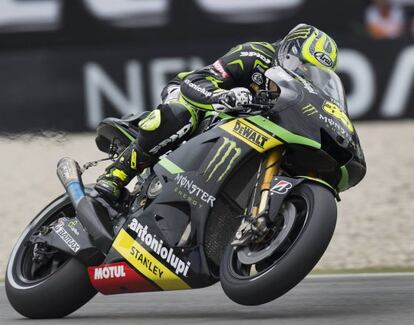 Cal Crutchlow, durante la sesi&oacute;n de este viernes.