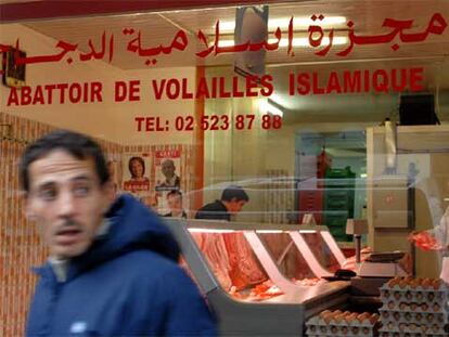 Una pollería musulmana en el barrio bruselense de Anderlecht.