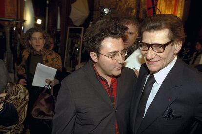 Elbaz, con Yves Saint Laurent tras un desfile en 1999