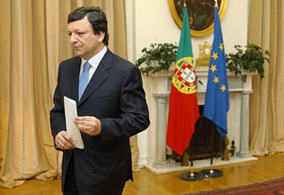 Barroso, momentos después de anunciar en Lisboa que aceptaba el cargo de presidente de la Comisión Europea.