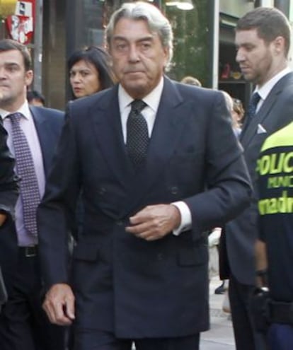 Alberto Cortina, yendo al funeral de Isidoro Álvarez./ GTRES