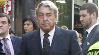 Alberto Cortina, yendo al funeral de Isidoro Álvarez./ GTRES